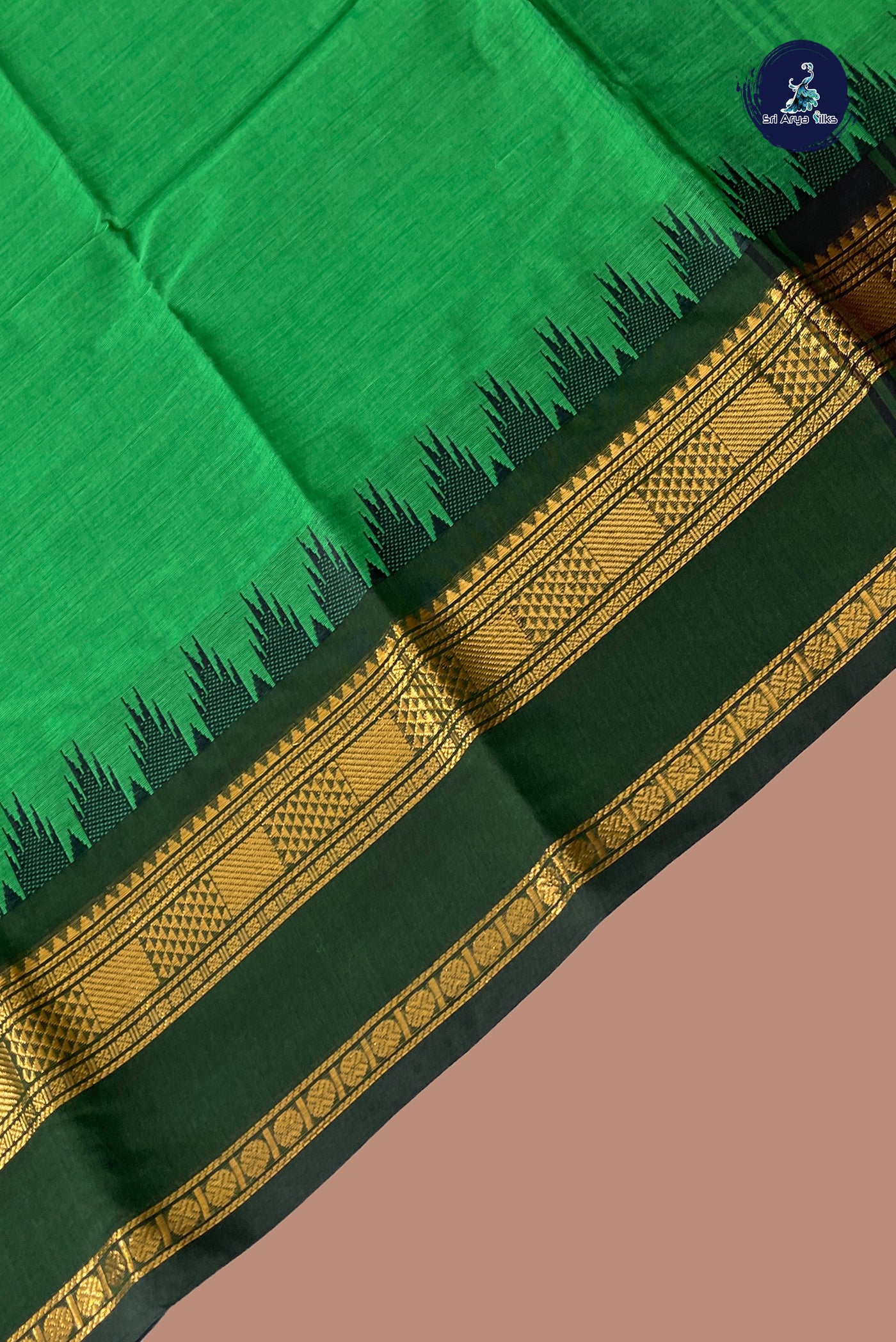 Green Kanchi Cotton Saree With Plain Pattern