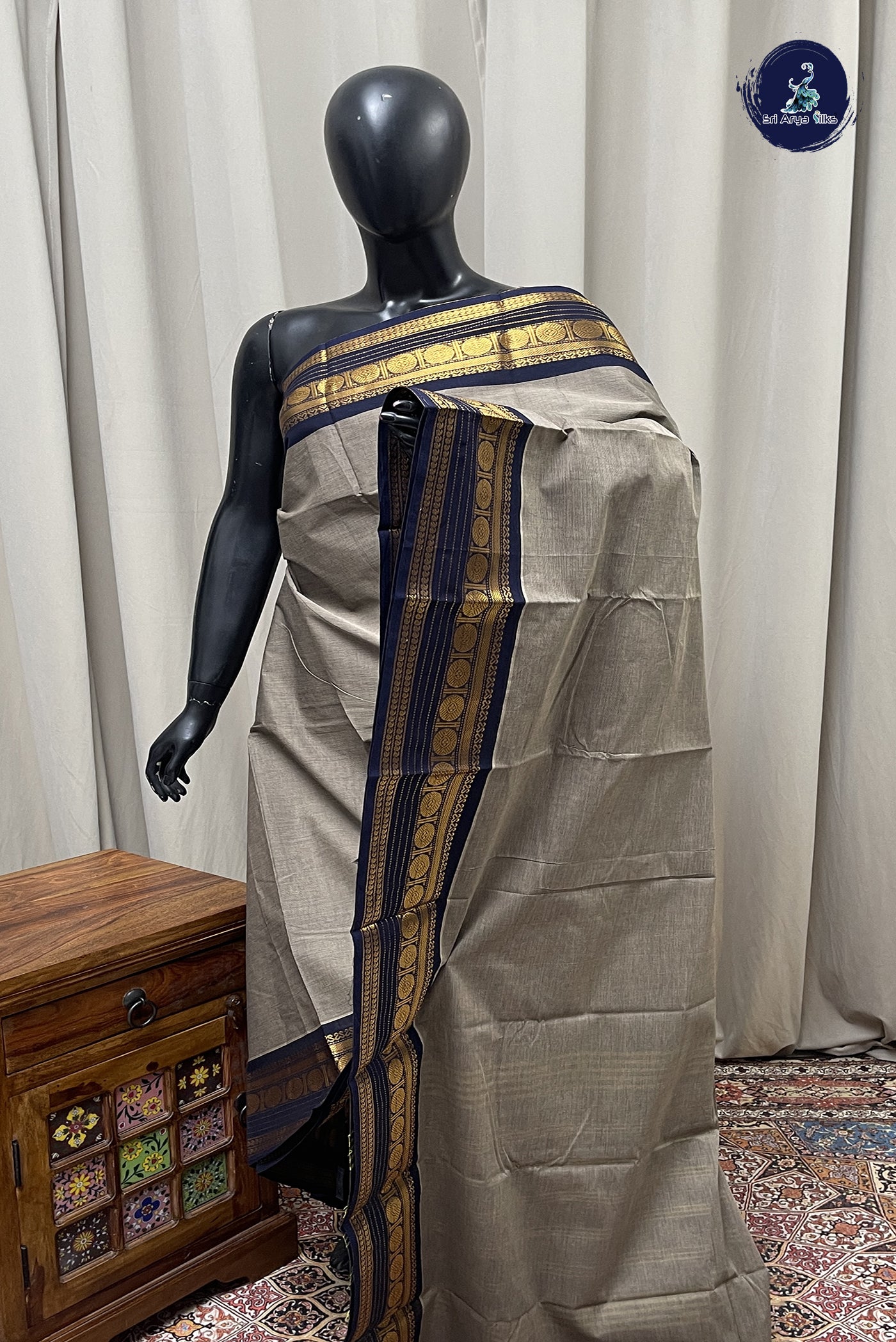 Grey Kanchi Cotton Saree With Plain Pattern