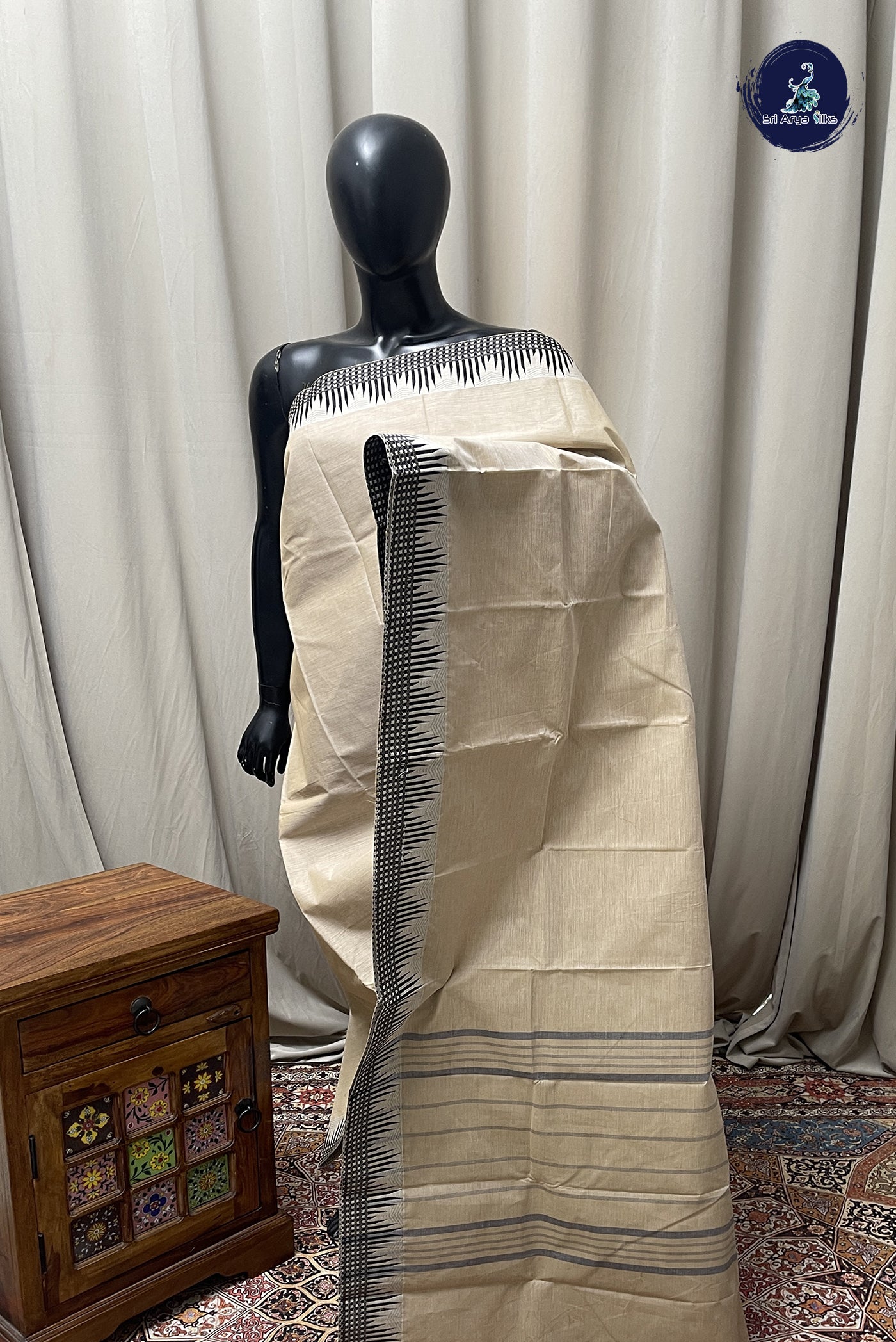 Beige Chettinad Cotton Saree With Plain Pattern