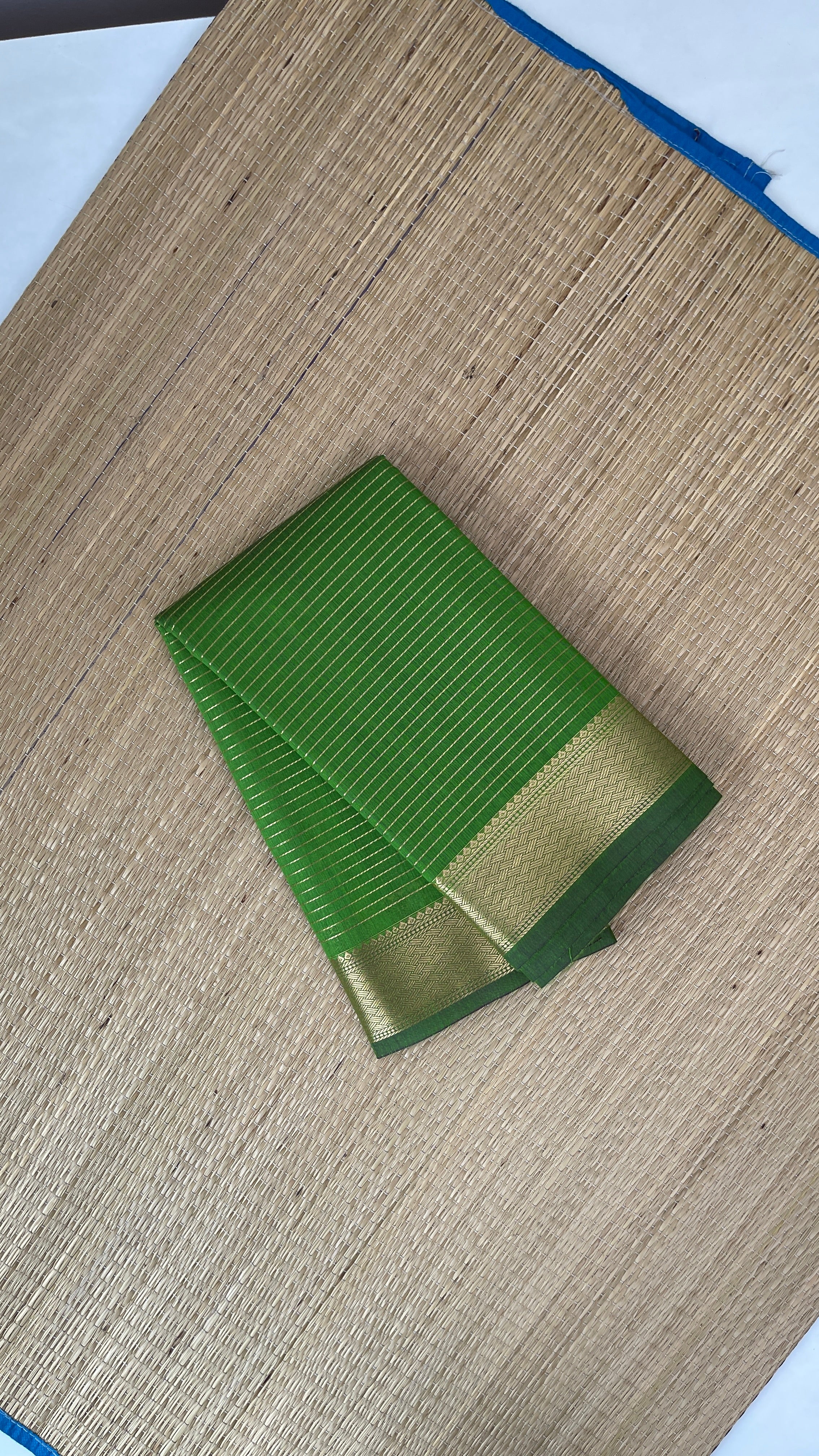 Parrot Green Budget Semi Silk Cotton Saree With Vaira Oosi Pattern