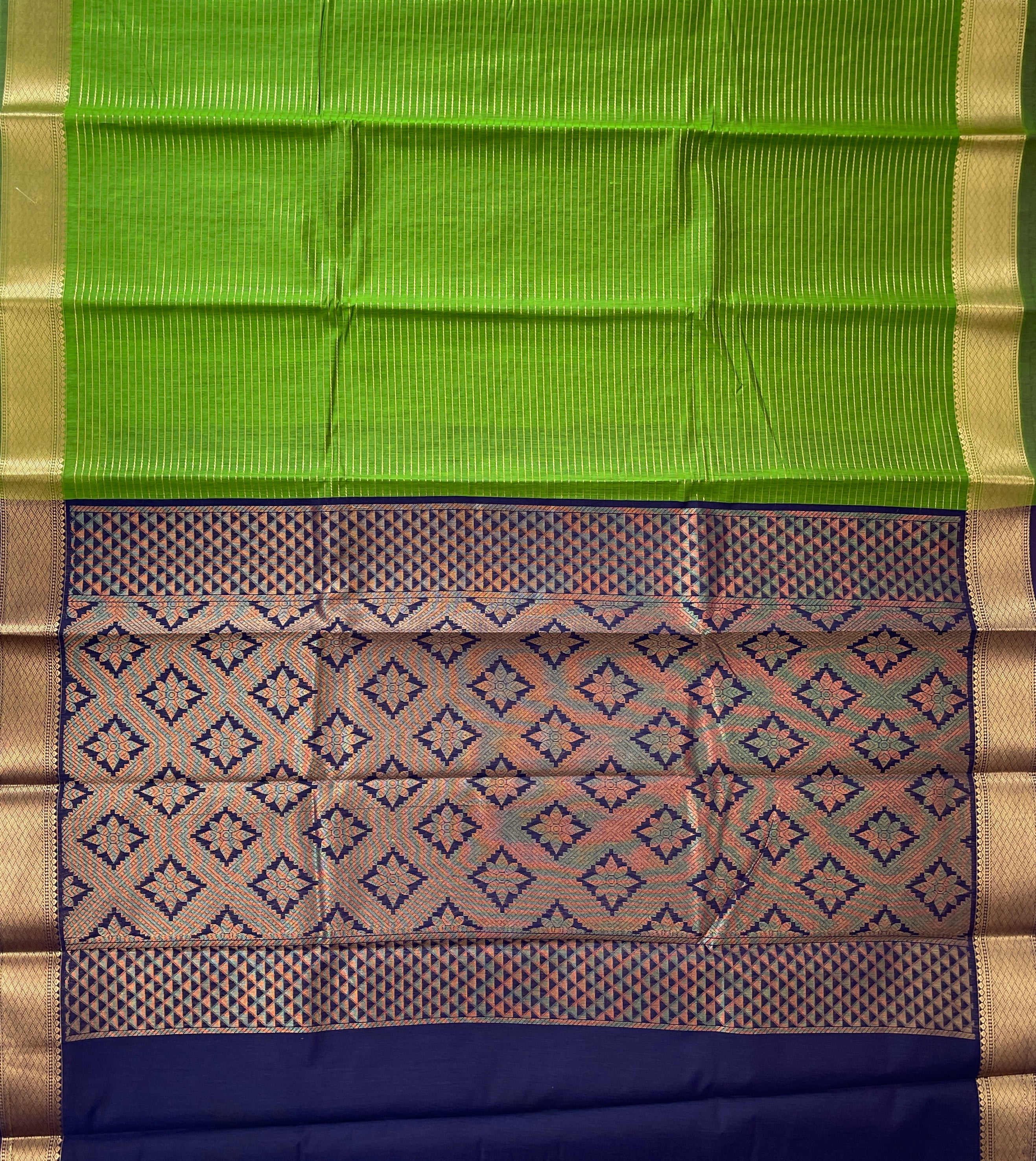 Parrot Green Budget Semi Silk Cotton Saree With Vaira Oosi Pattern