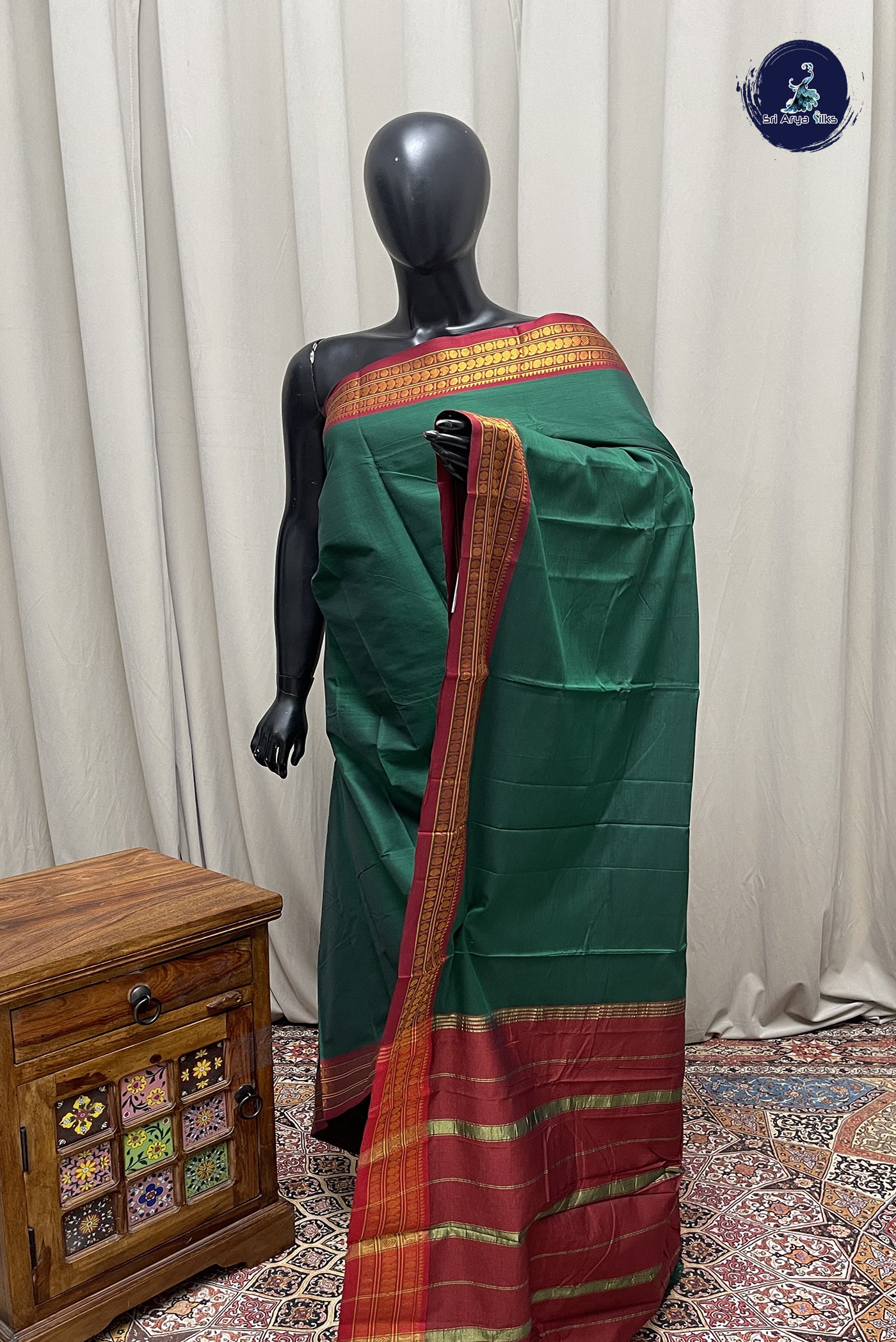 Bottle Green Budget Semi Silk Cotton Saree With Plain Pattern