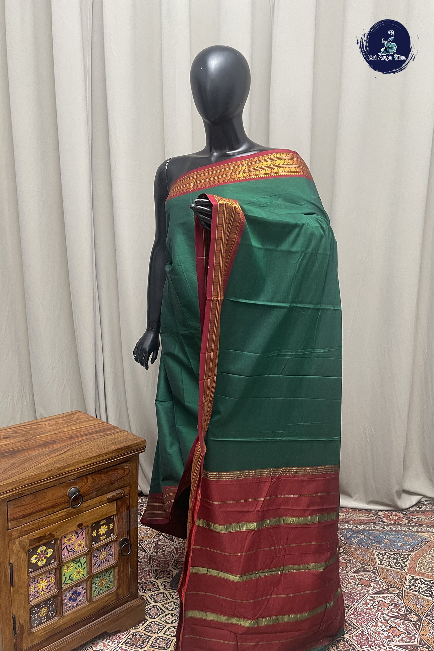 Bottle Green Budget Semi Silk Cotton Saree With Plain Pattern