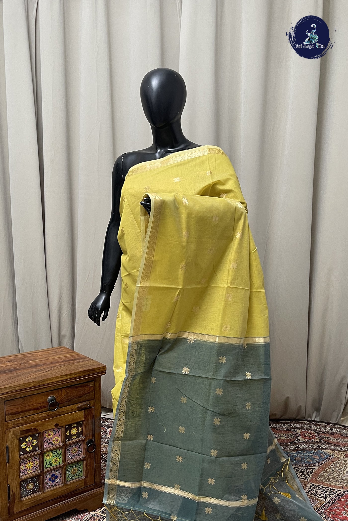 Paasiparupu Green Maheshwari Silk Saree With Zari Buttas Pattern