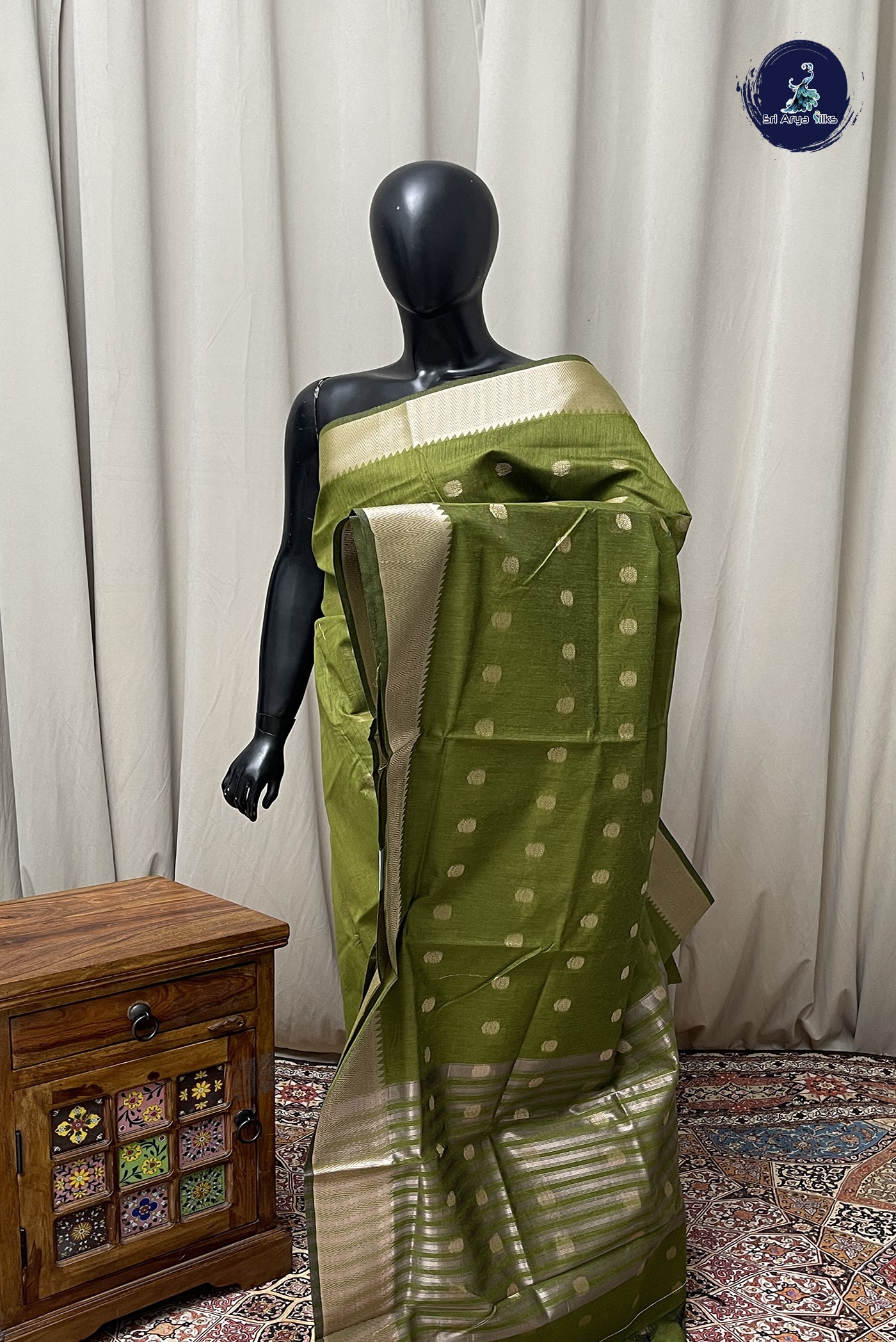 Mehendi Green Maheshwari Silk Saree With Zari Buttas Pattern