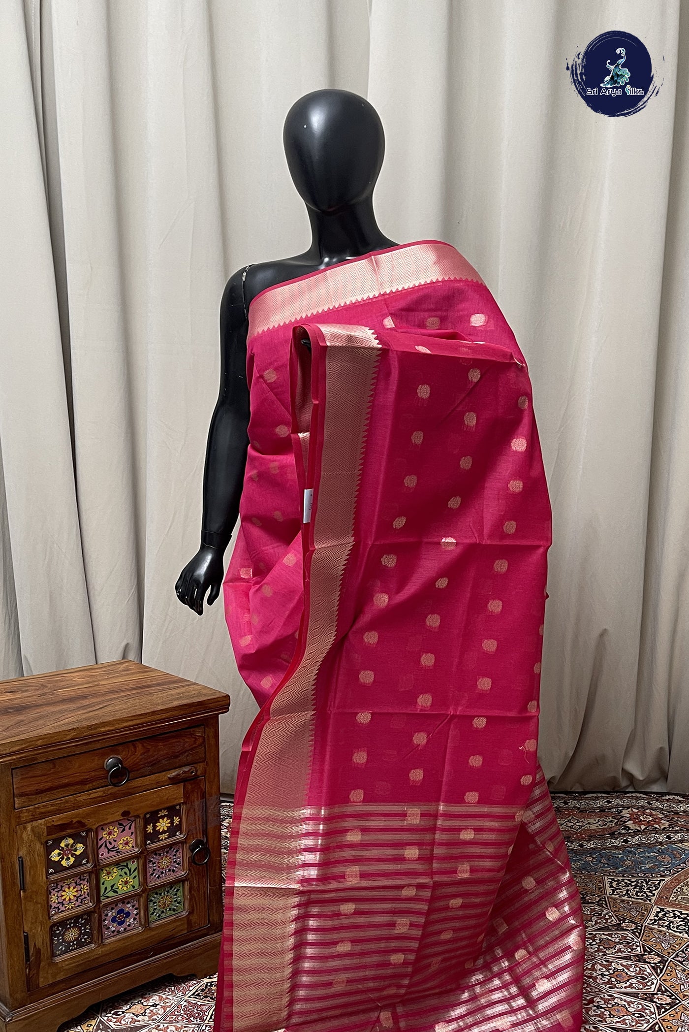 Dark Pink Maheshwari Silk Saree With Zari Buttas Pattern