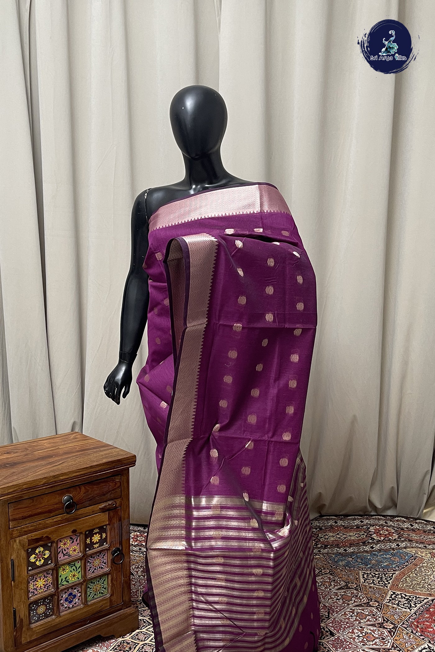 Magenta Purple Maheshwari Silk Saree With Zari Buttas Pattern