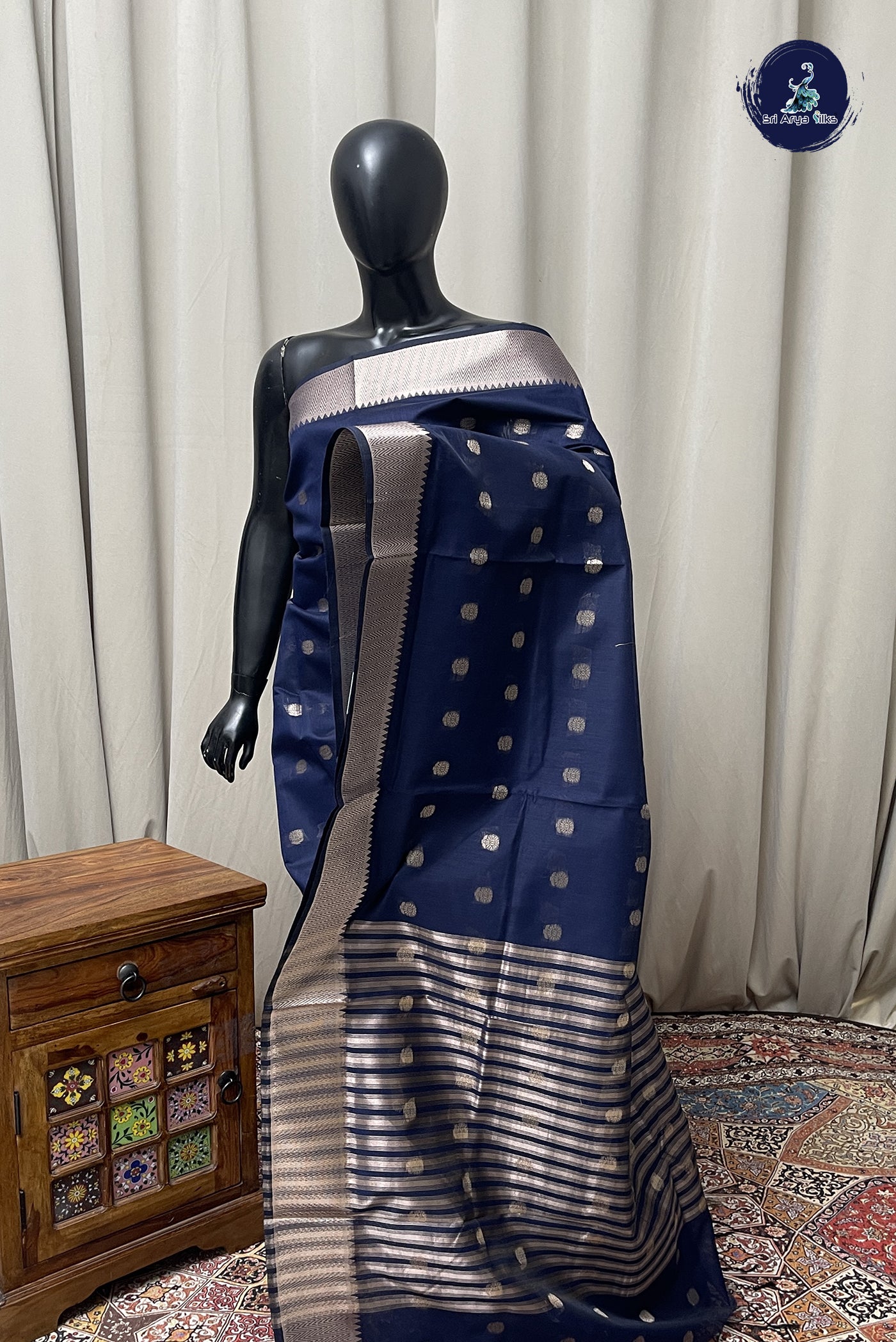 Navy Blue Maheshwari Silk Saree With Zari Buttas Pattern