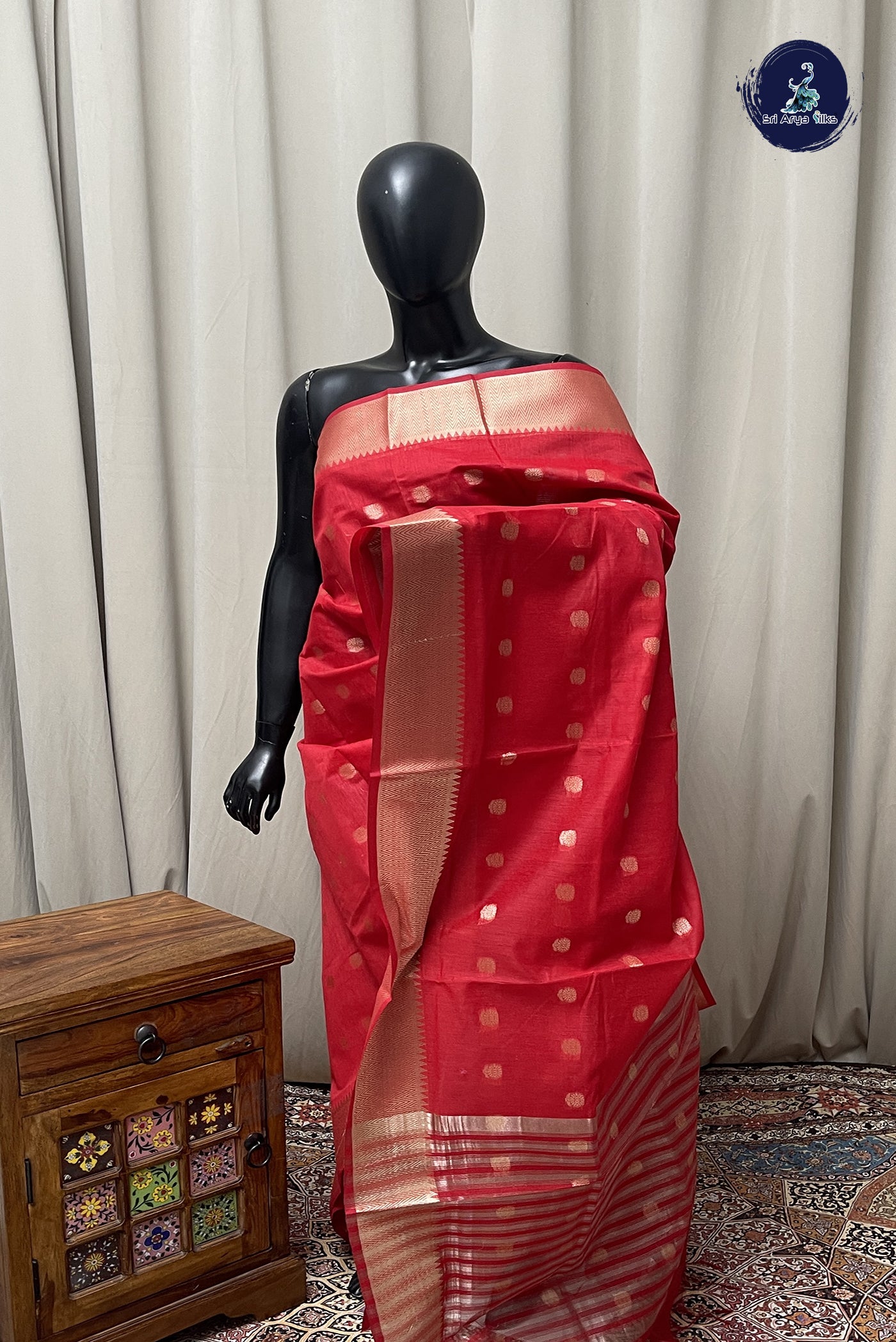 Red Maheshwari Silk Saree With Zari Buttas Pattern