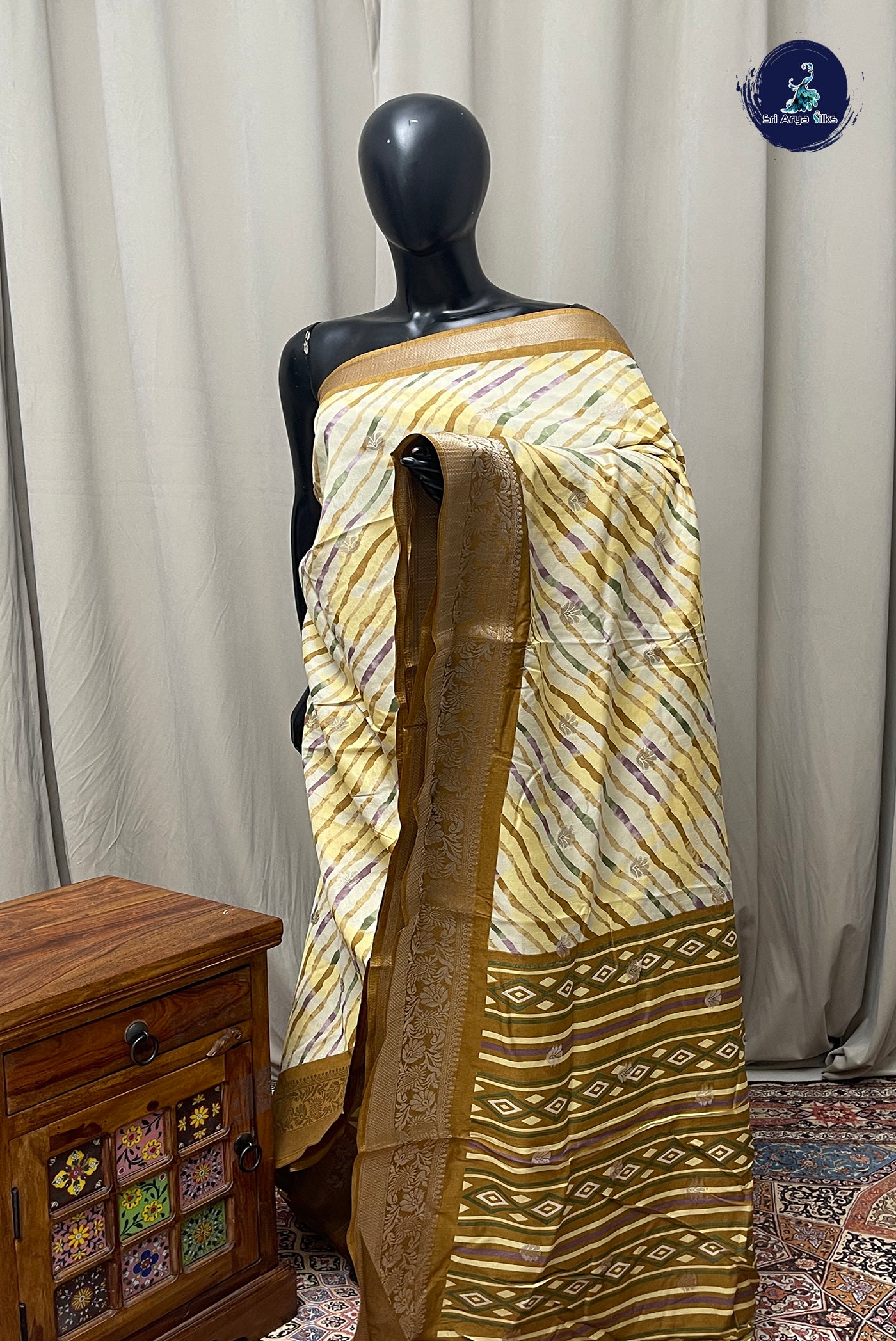 Off White Semi Crepe Silk Saree With Printed Pattern