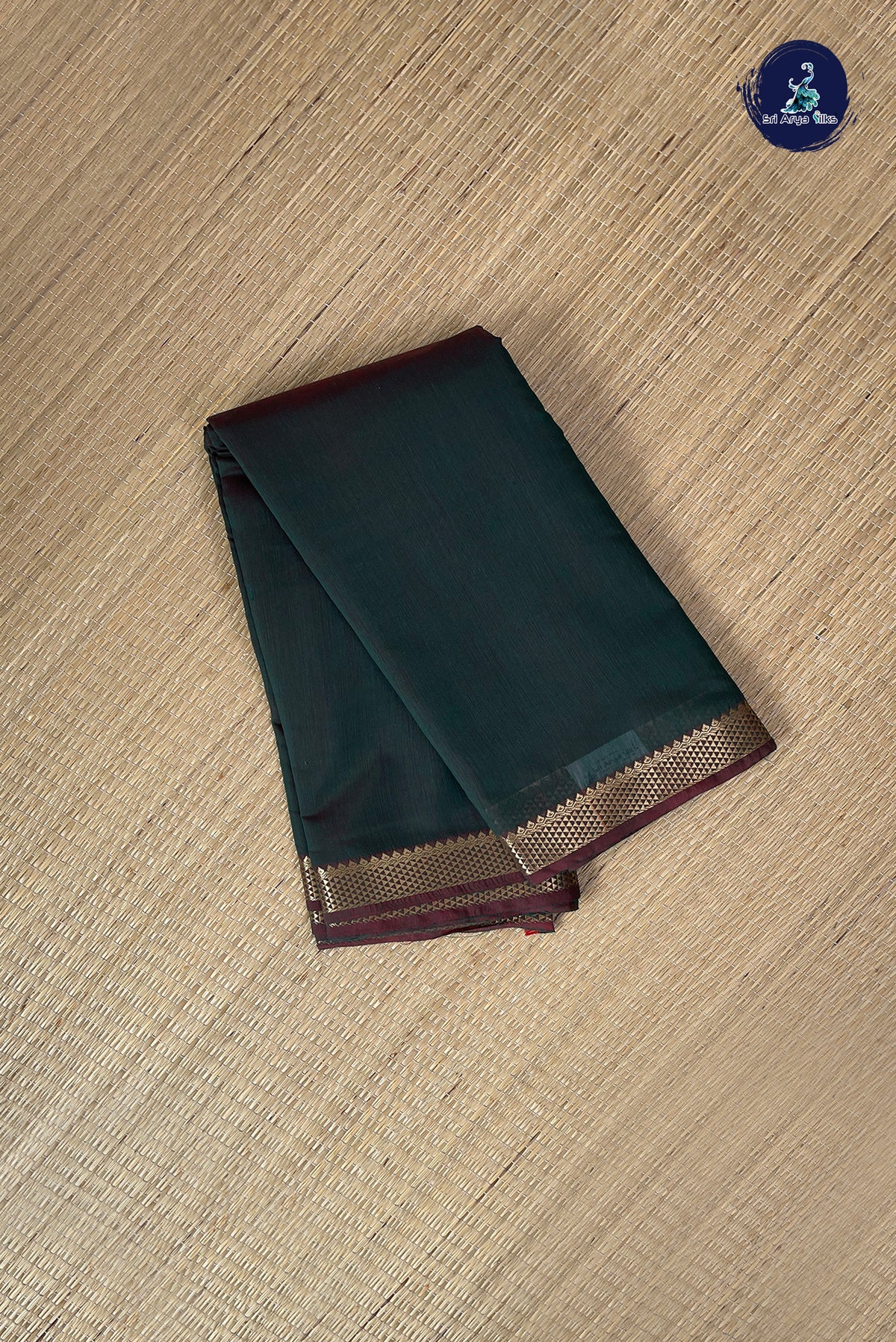 Manthulir Budget Semi Silk Cotton Saree With Plain Pattern