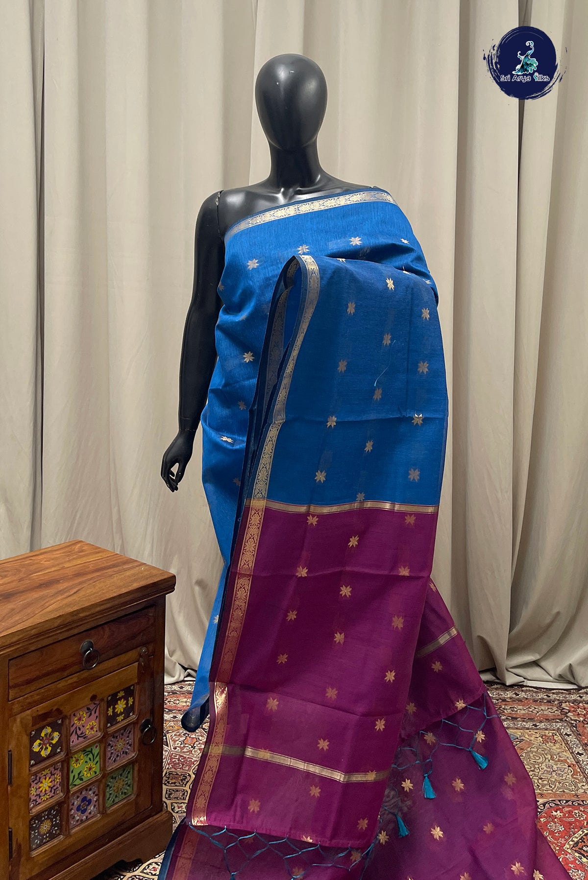 Blue Maheswari Silk Cotton Sarees With Zari Buttas Pattern