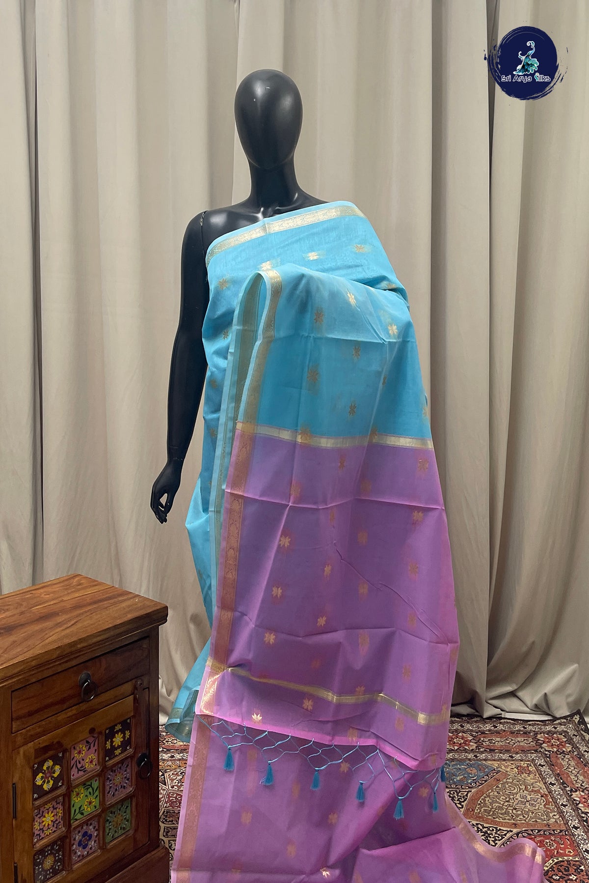 Light Blue Maheswari Silk Cotton Sarees With Zari Buttas Pattern