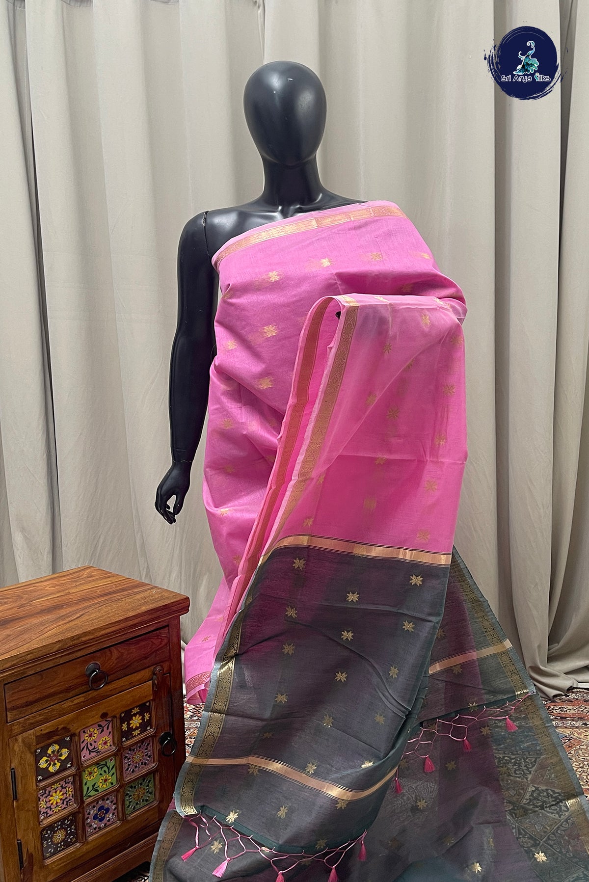 Pink Maheswari Silk Cotton Sarees With Zari Buttas Pattern