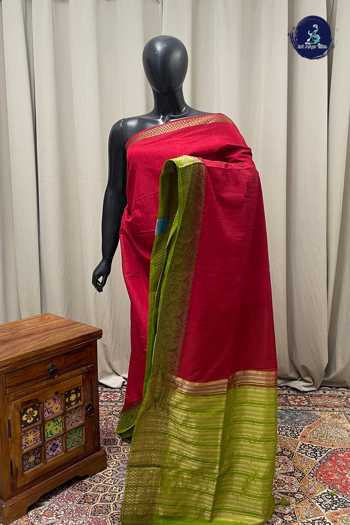Maroon Raw Silk Saree With Plain Pattern