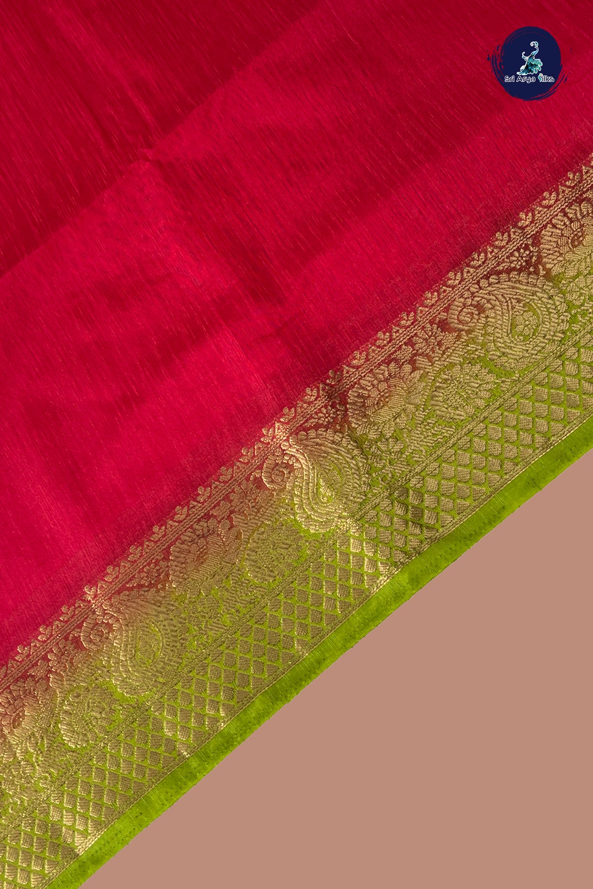 Maroon Raw Silk Saree With Plain Pattern