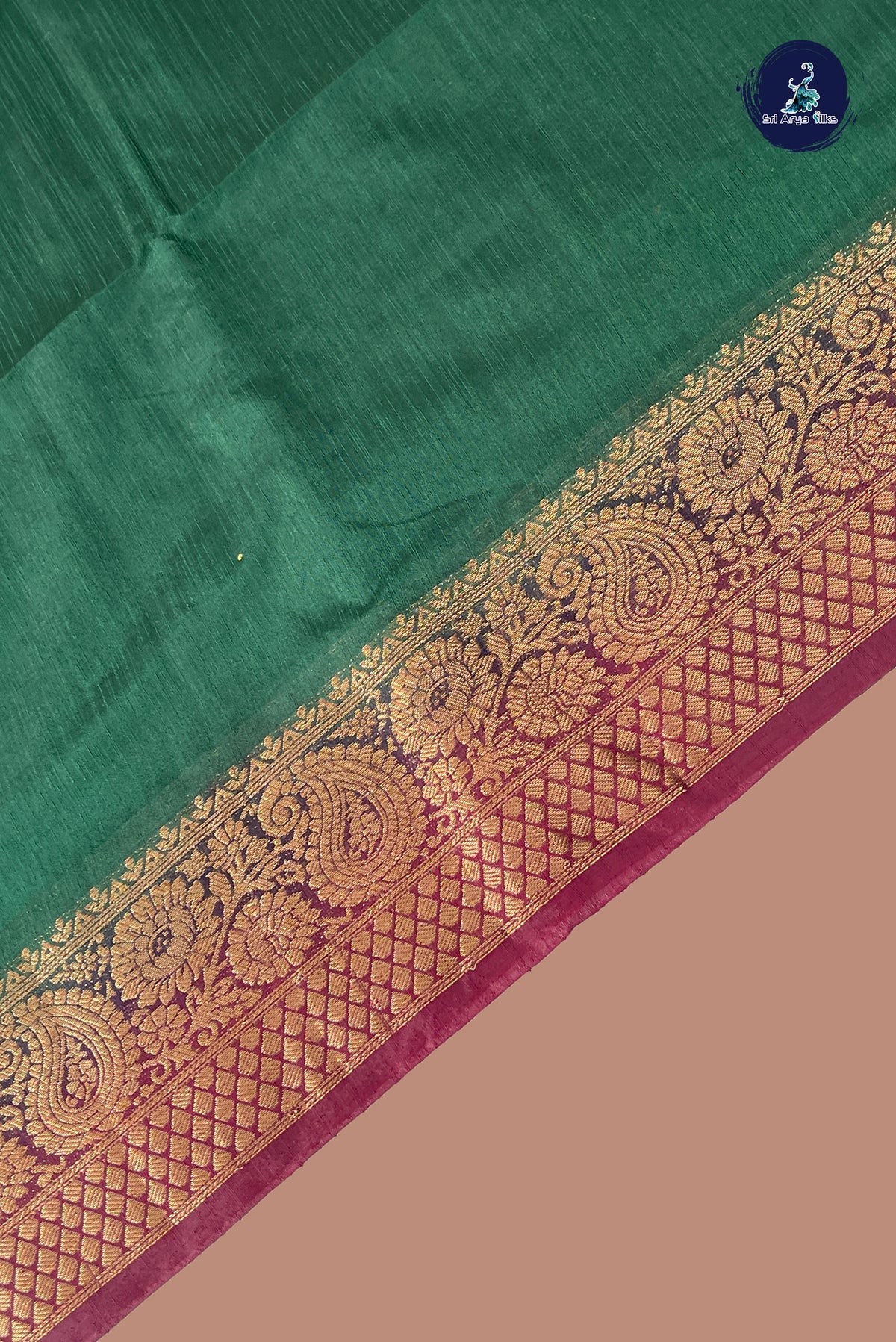 Bottle Green Raw Silk Saree With Plain Pattern