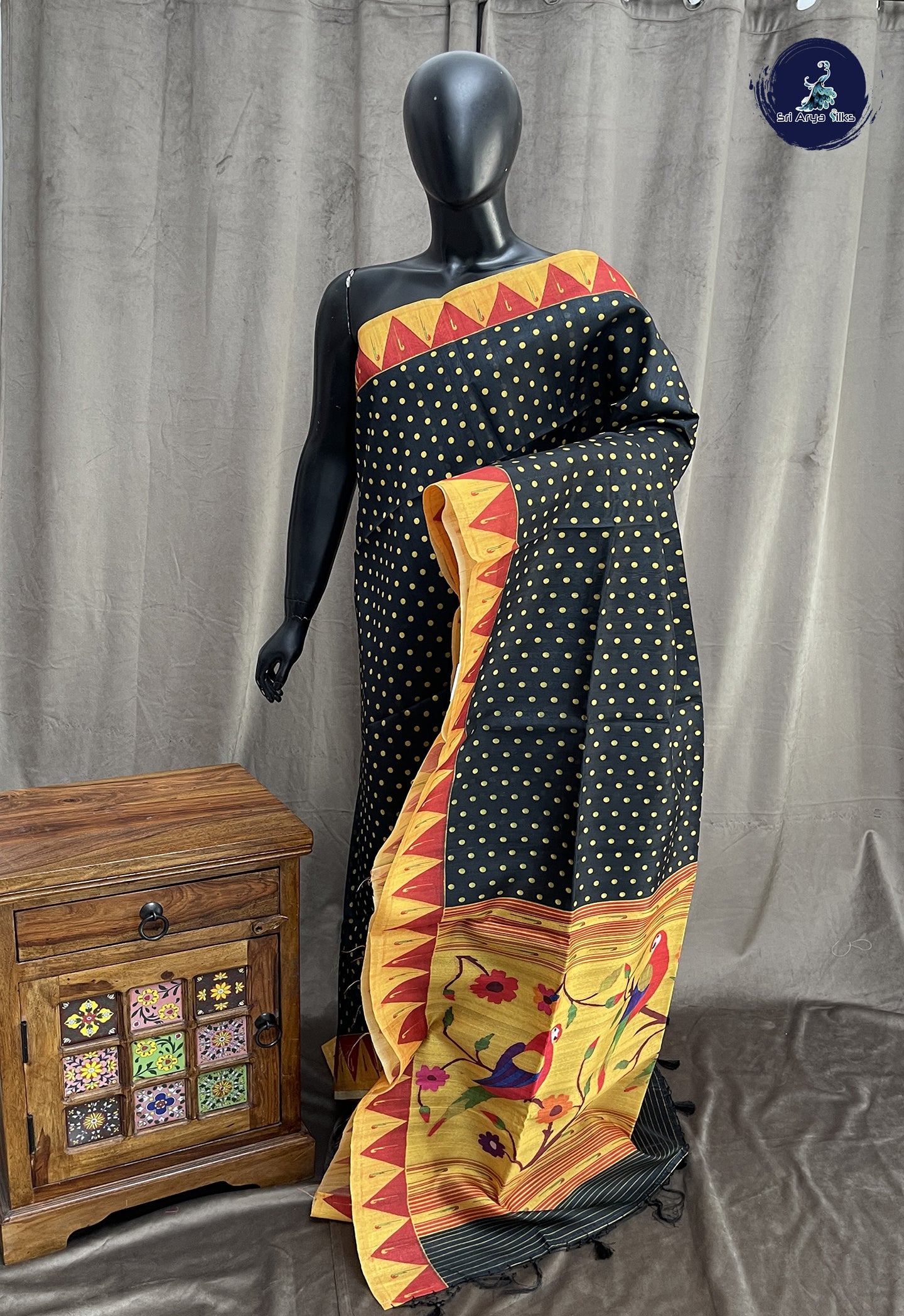 Black Casual Saree With Floral Print Pattern