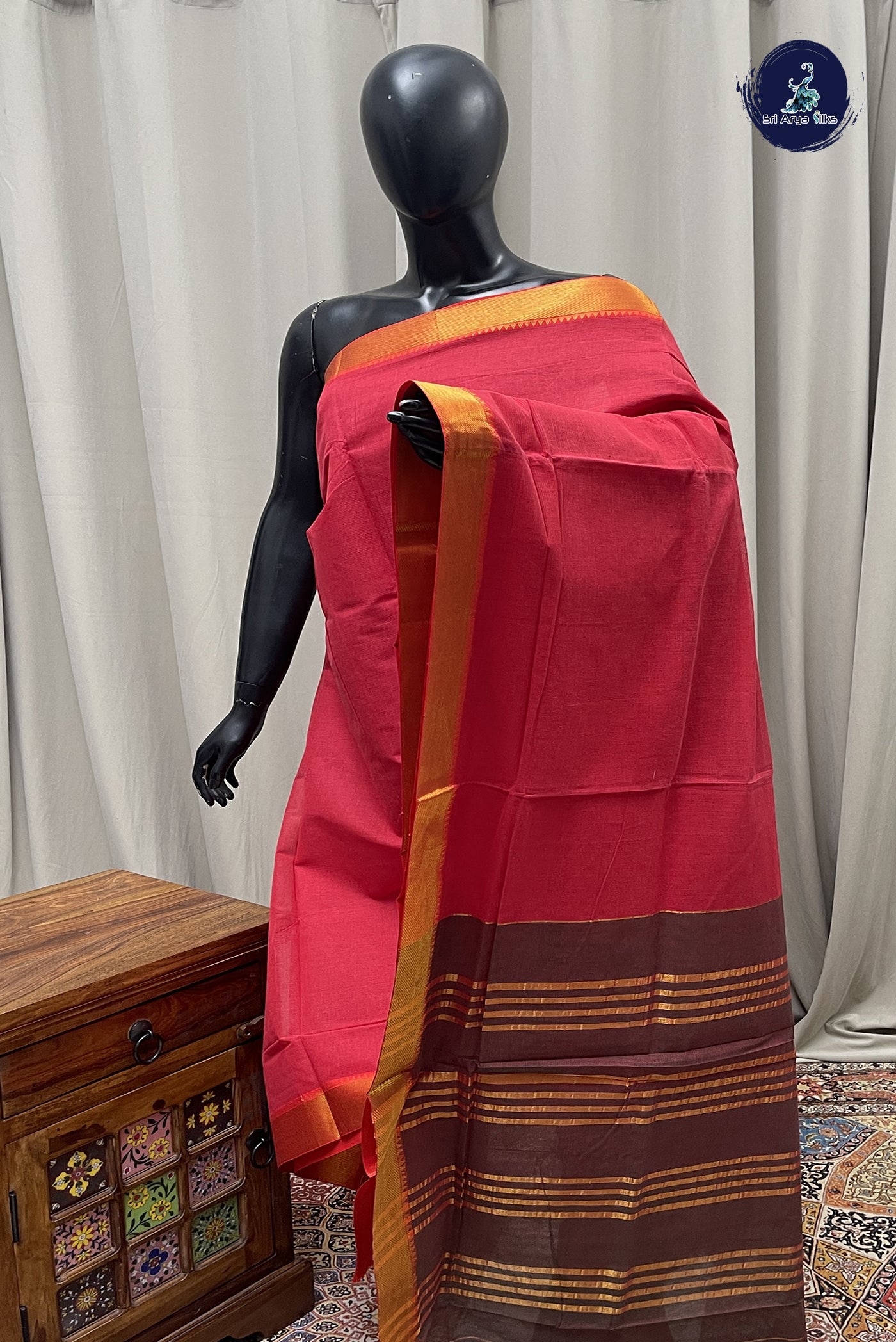 Red Cotton Saree With Plain Pattern