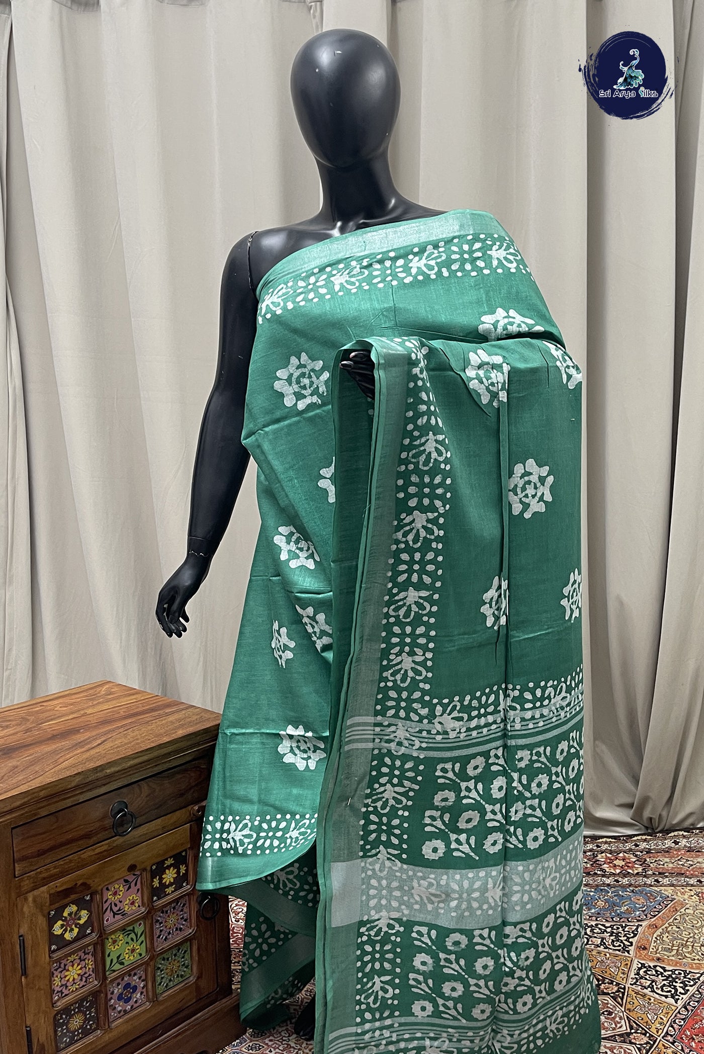 Green Linen Saree With Bhatik Print Pattern