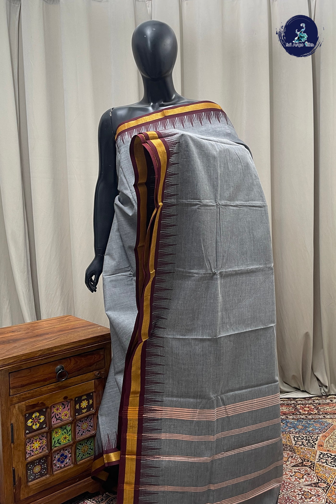 Grey Cotton Saree With Plain Pattern