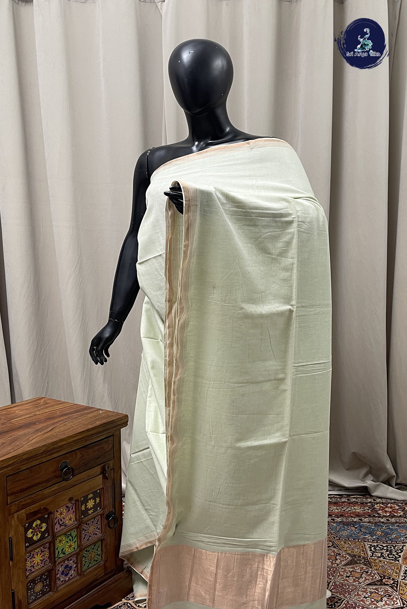 Pastel Green Linen Saree With Plain Pattern