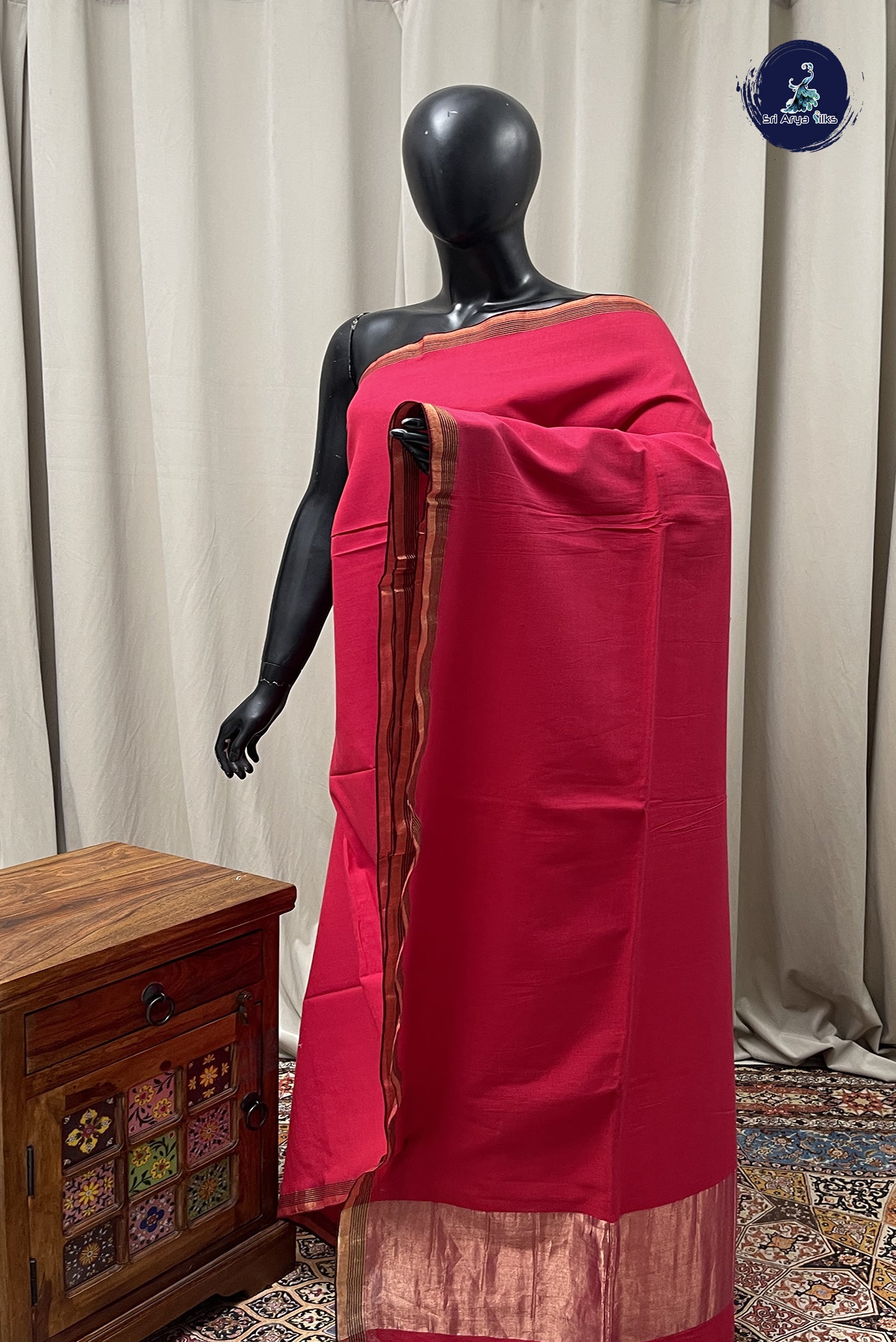 Dark Pink Linen Saree With Plain Pattern