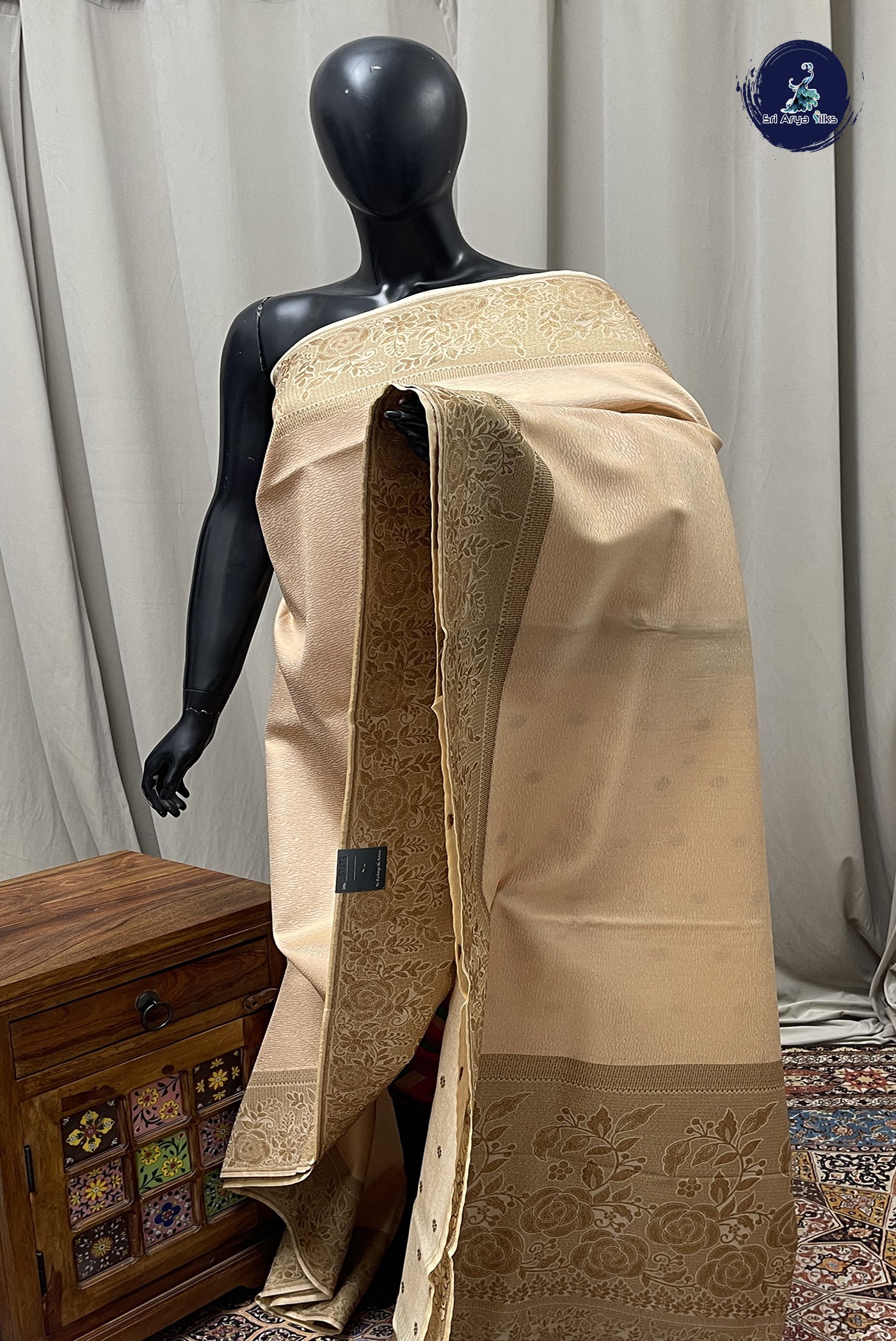 Cream Semi Soft Silk Saree With Jacquard Pattern