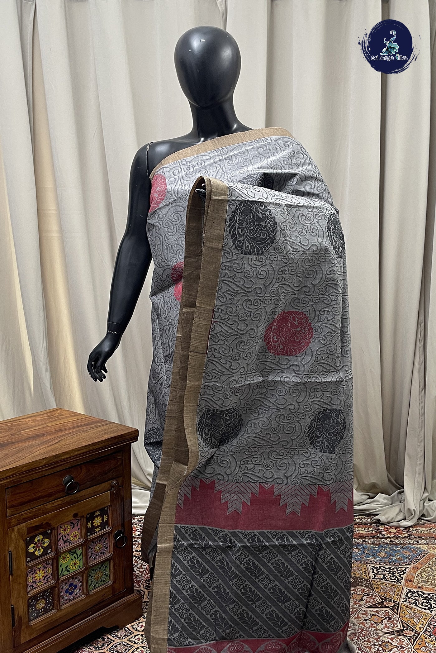 Grey Cotton Saree With Embossed Pattern