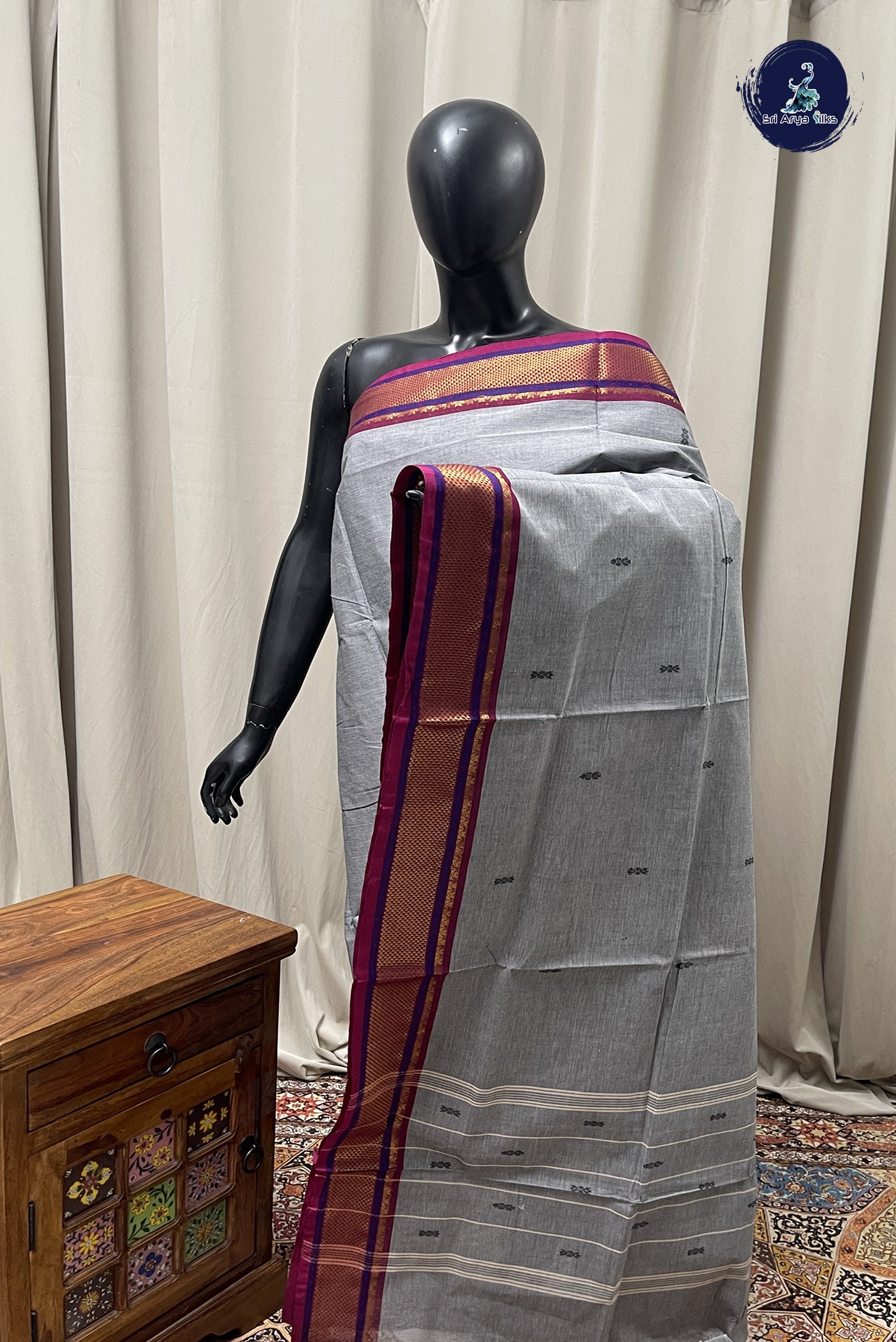 Grey Cotton Saree With Buttas   Pattern