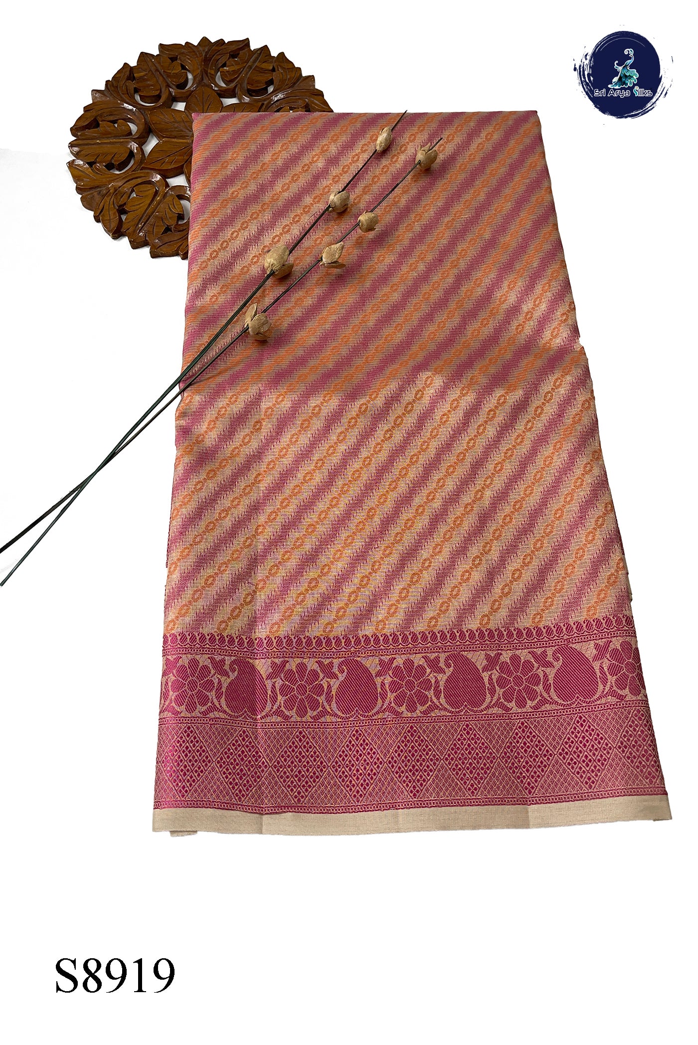 Gold Tissue Banarasi Saree With Thread Work Pattern