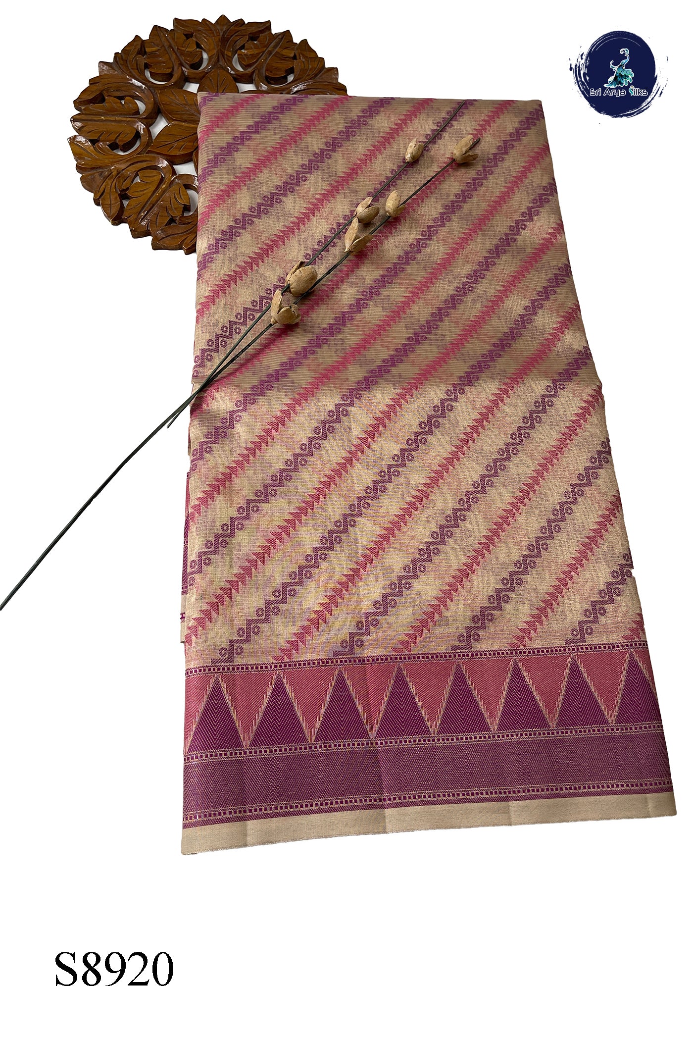 Gold Tissue Banarasi Saree With Thread Work Pattern