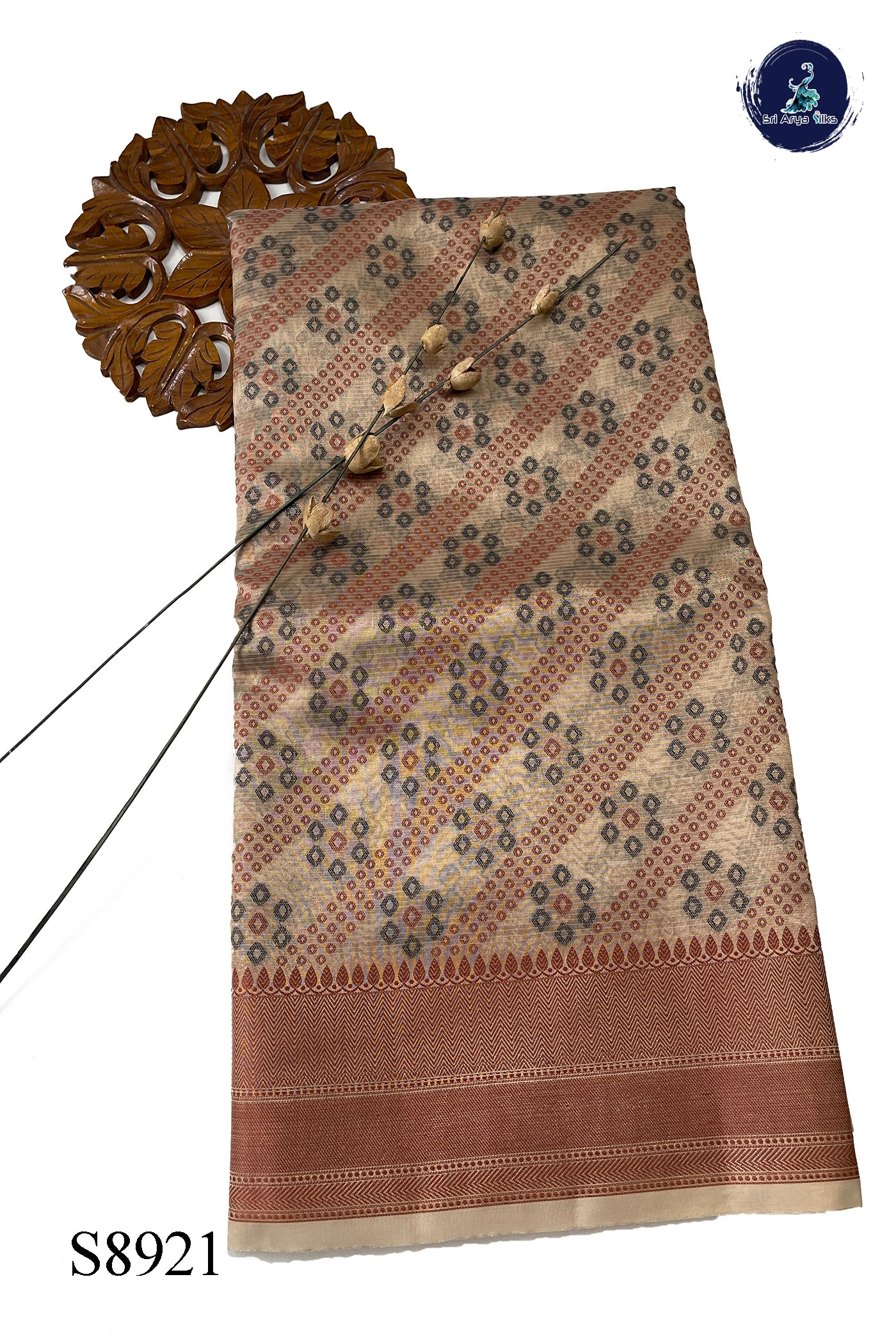 Gold Tissue Banarasi Saree With Thread Work Pattern